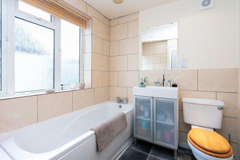 15 Curtis Gardens, Dorking, RH4 1EG