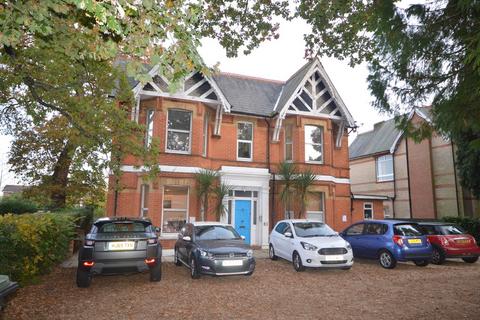 4 bedroom flat to rent, Wimborne Road, Winton