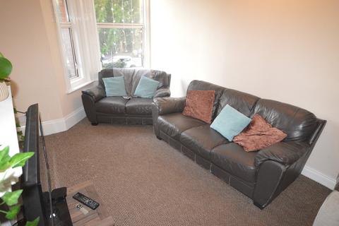 4 bedroom flat to rent, Wimborne Road, Winton