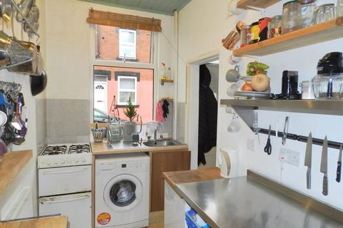 25 Aviary Mount, Armley, Leeds, LS12 2NX