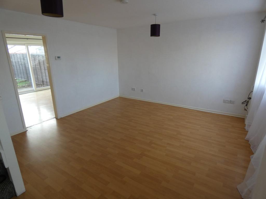 Hillgrounds Road, Kempston 3 bed semidetached house £945 pcm (£218 pw)
