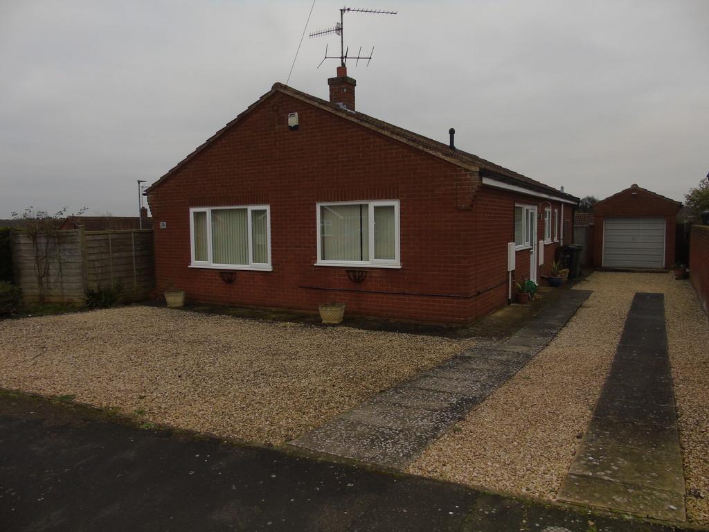 Mountbatten Road, Dersingham, King's Lynn 3 bed detached bungalow £