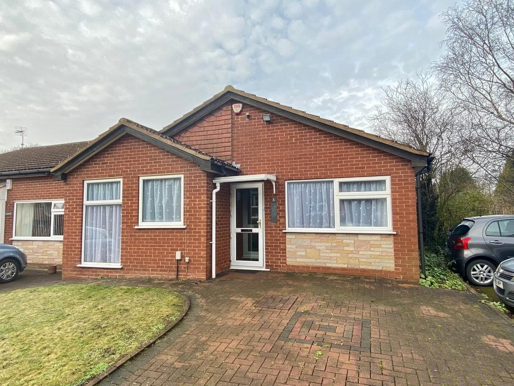 Fifield Close, Attleborough, Nuneaton 3 bed detached bungalow £715