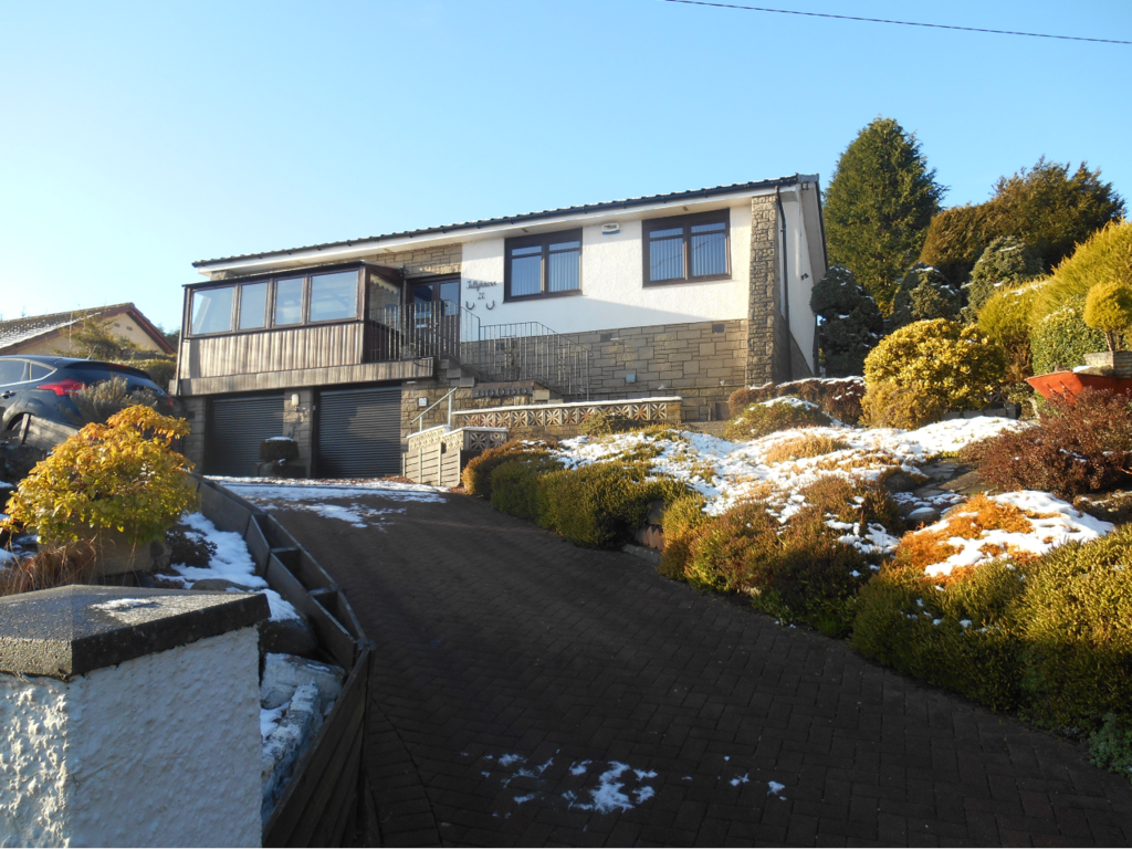 STRATHAVEN ROAD, LESMAHAGOW ML11 3 bed detached bungalow £189,995
