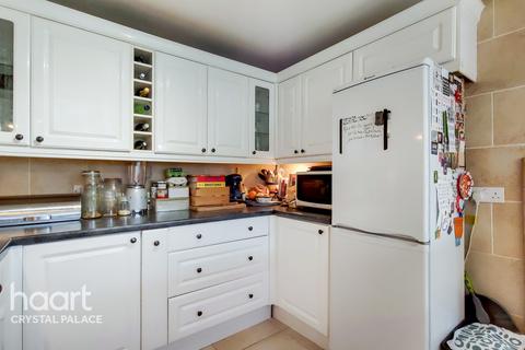 6 Arkell Grove, London, SE19 3HZ