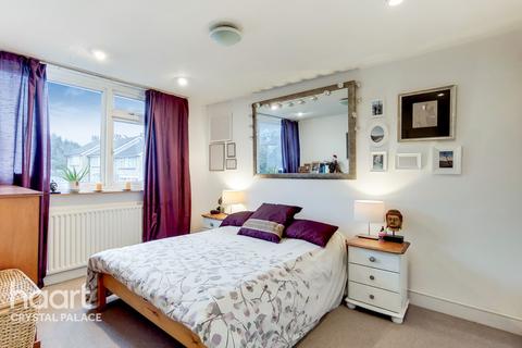 6 Arkell Grove, London, SE19 3HZ
