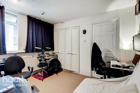 6 Arkell Grove, London, SE19 3HZ