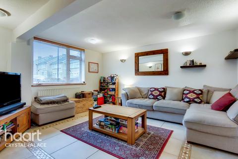 6 Arkell Grove, London, SE19 3HZ