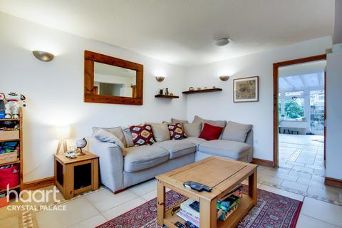 6 Arkell Grove, London, SE19 3HZ