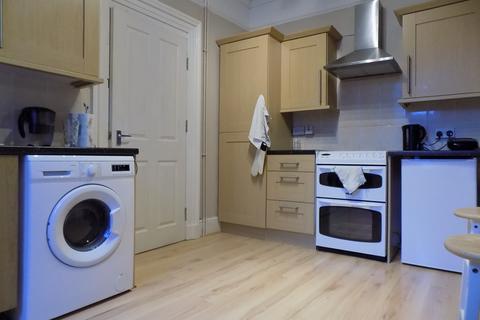 2 bedroom maisonette to rent, Holyhead Road, Bangor, Gwynedd, LL57