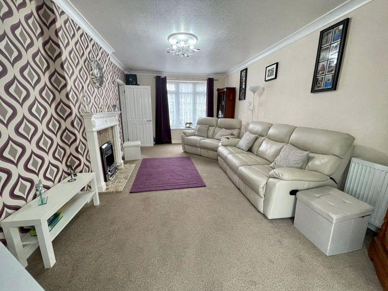 Westfield Road, Dunstable 3 bed semidetached house £385,000