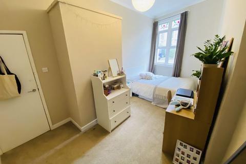 9 bedroom end of terrace house to rent - Worrall Road, Clifton