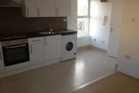 Studio to rent, Mitcham Road Tooting Broadway  SW17