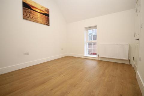 14a High Street, Carshalton, SM5 3AG