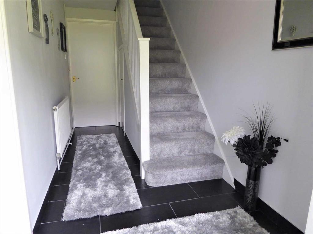 Brynhyfryd, Llangennech, Llanelli 3 bed semidetached house £135,000