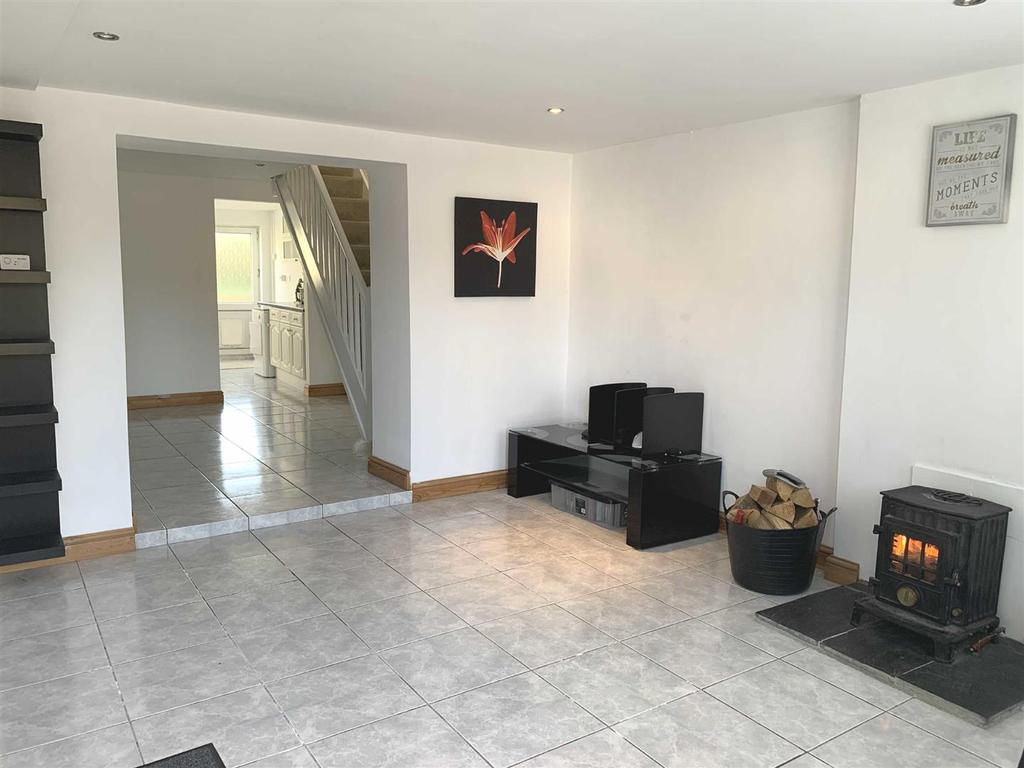 Globe Row, Dafen, Llanelli 3 bed terraced house £119,995