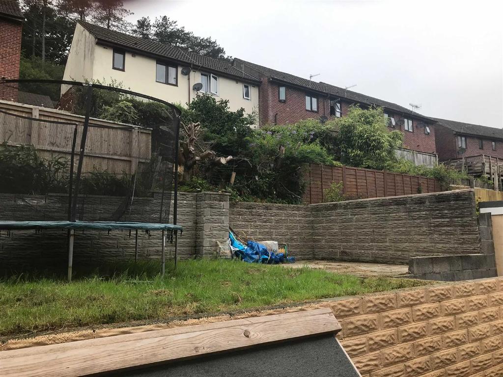 Hillrise Park, Clydach, Swansea 3 bed semidetached house £94,950