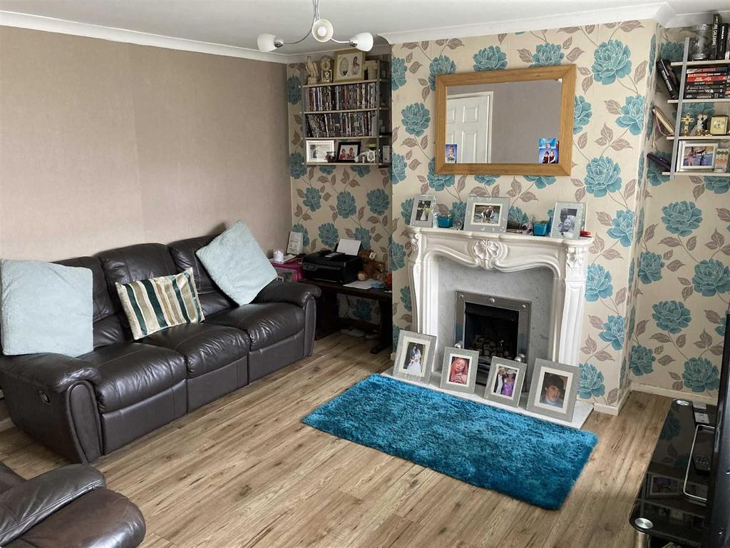 Hillrise Park, Clydach, Swansea 3 bed semidetached house £94,950