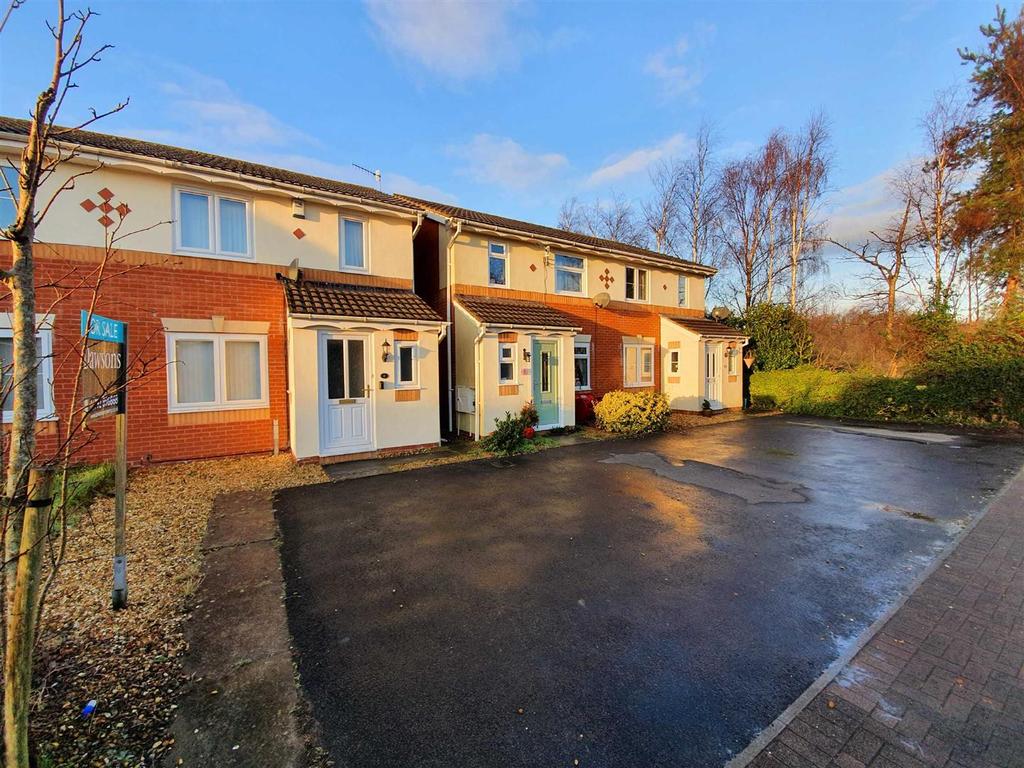 Nicholas Court, Gorseinon, Swansea 3 bed semidetached house £140,000