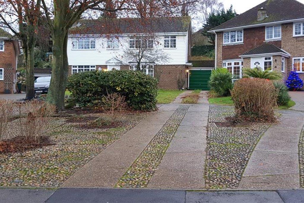 Harvesters Close, Rainham, Gillingham 3 bed house £1,350 pcm (£312 pw)