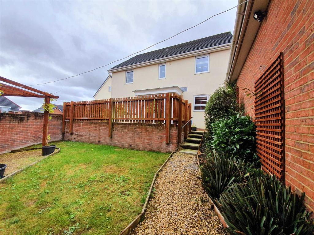 Horizon Way, Loughor, SWANSEA 4 bed detached house £289,950