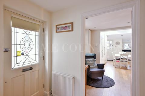 35 Frampton Road, Potters Bar, EN6 1JF