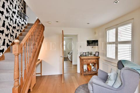 35 Frampton Road, Potters Bar, EN6 1JF