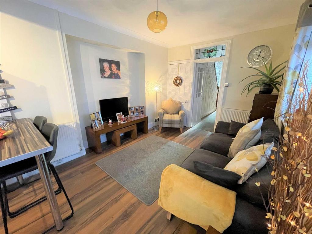Roseland Terrace, St Thomas, Swansea 3 bed terraced house £170,000