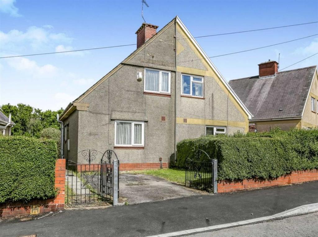Carig Crescent, Mayhill, Swansea 2 bed semidetached house £70,000