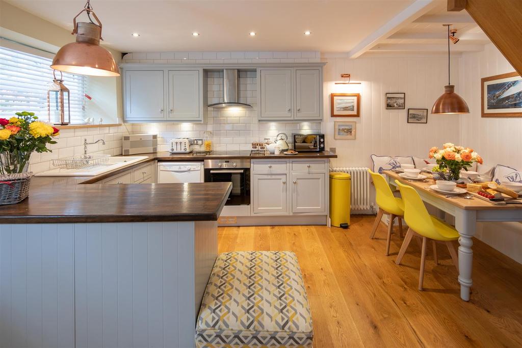 Kitchen dining.jpg