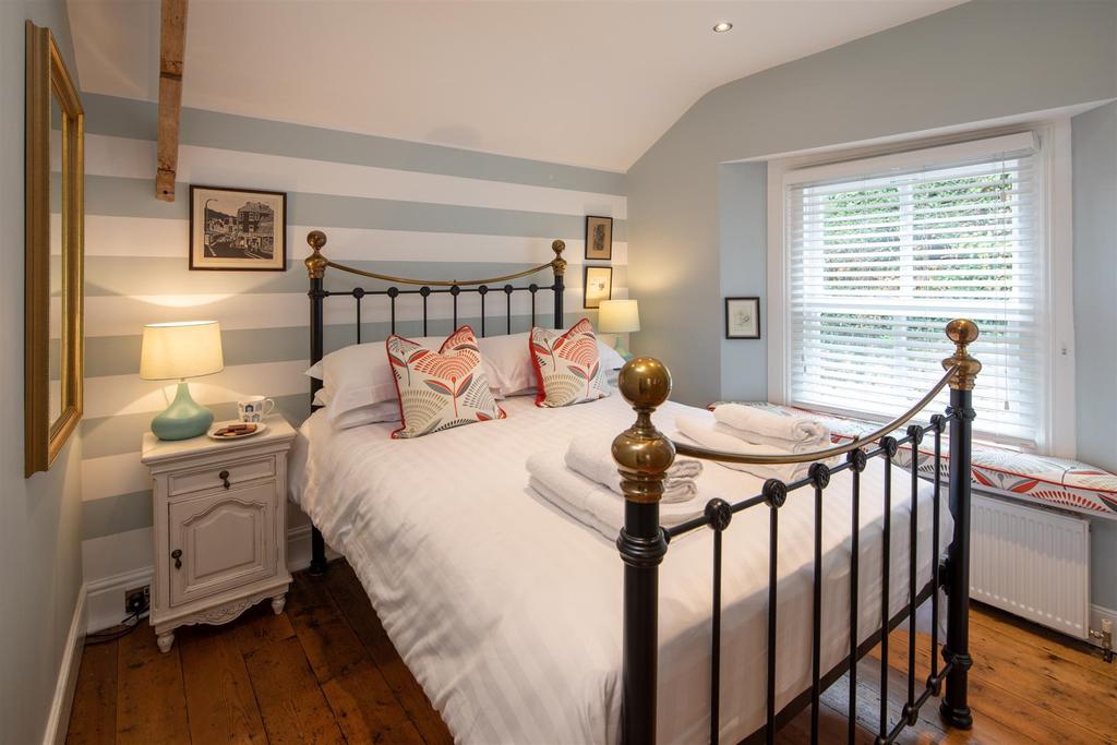 Bedroom 1.jpg
