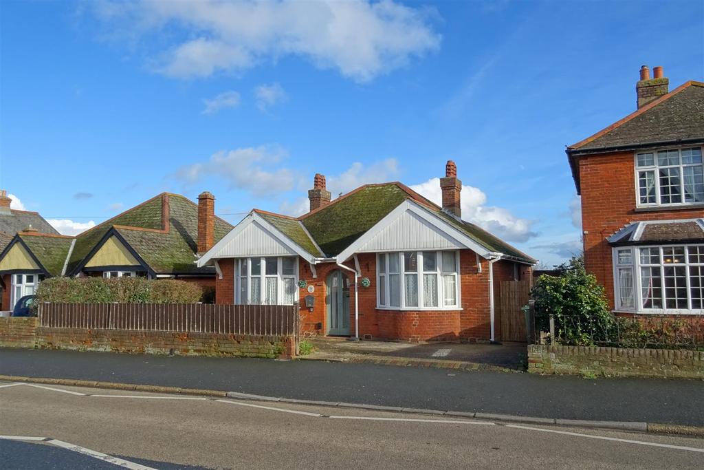 Mill Hill Road, Cowes 2 bed detached bungalow £225,000