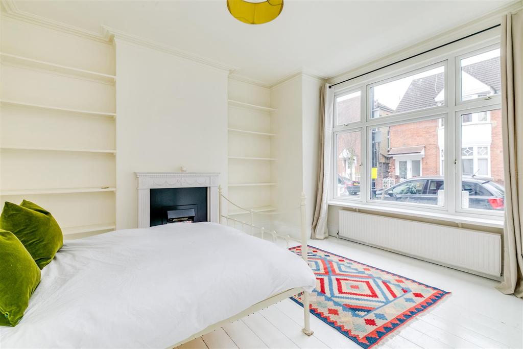 Blandford Road, London 1 bed flat £1,500 pcm (£346 pw)