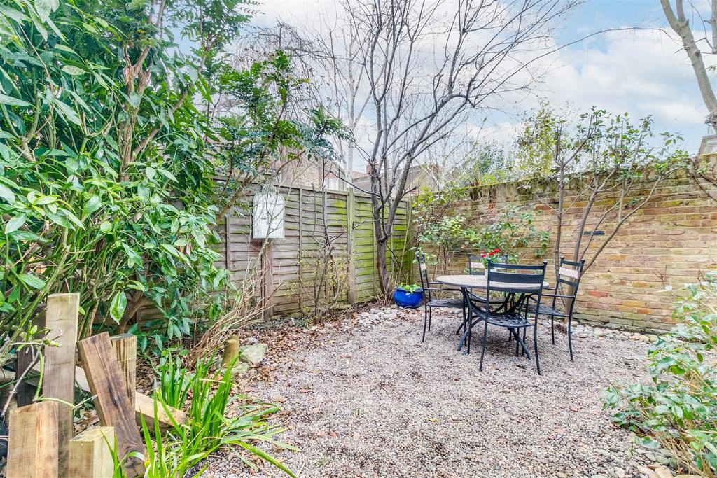 Blandford Road, London 1 bed flat £1,500 pcm (£346 pw)