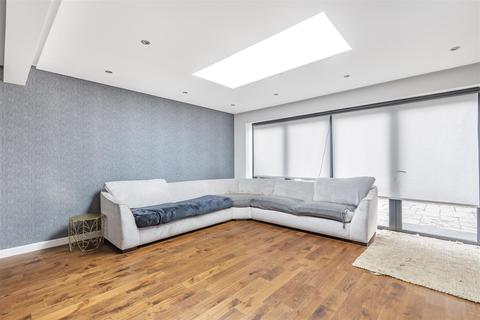9a Northfield Crescent, Cheam, Sutton, SM3 9SU