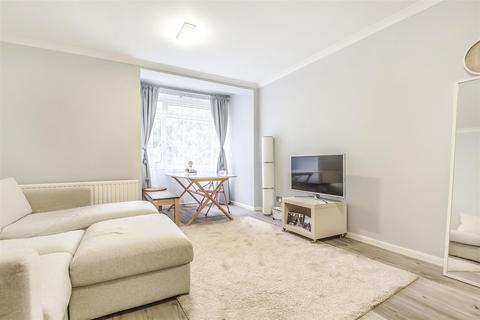 Flat 15, Packham Court Lavender Avenue, Worcester Park, KT4 8RS