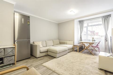 Flat 15, Packham Court Lavender Avenue, Worcester Park, KT4 8RS