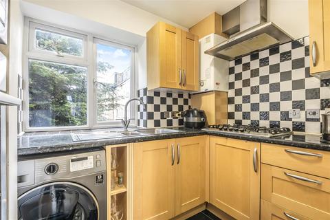 Flat 15, Packham Court Lavender Avenue, Worcester Park, KT4 8RS