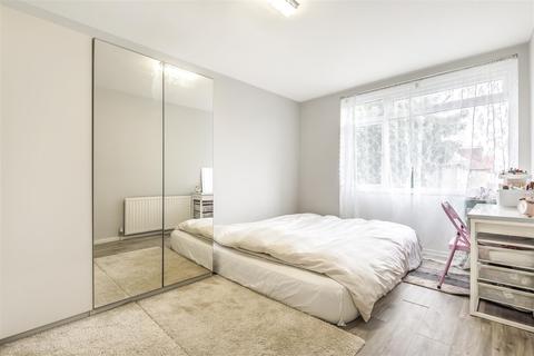 Flat 15, Packham Court Lavender Avenue, Worcester Park, KT4 8RS