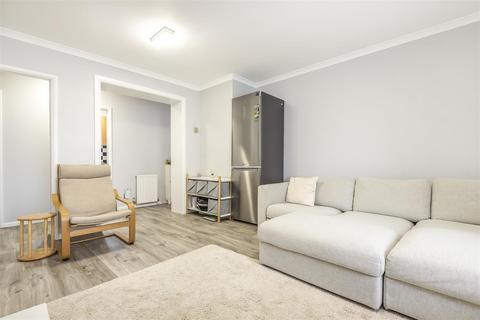 Flat 15, Packham Court Lavender Avenue, Worcester Park, KT4 8RS