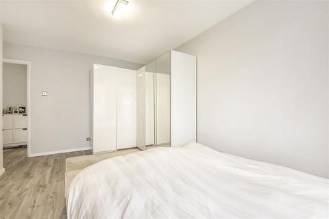 Flat 15, Packham Court Lavender Avenue, Worcester Park, KT4 8RS