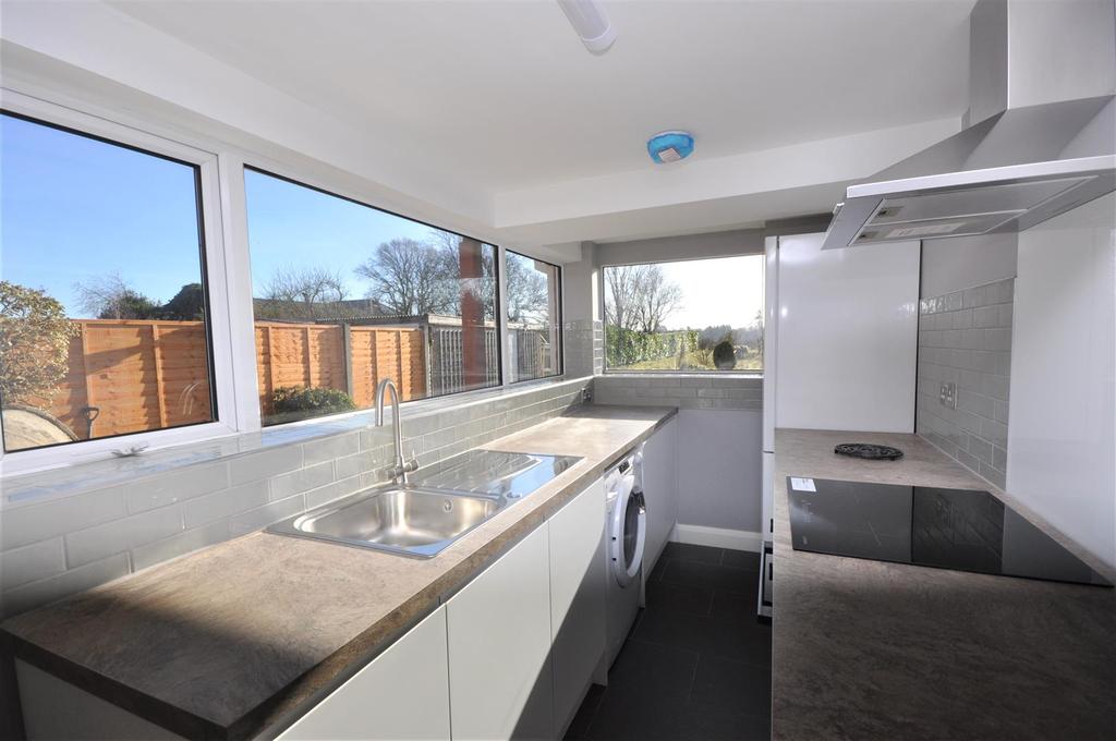 Long Ridge Lane, Upper Poppleton, York 2 bed detached bungalow £875 pcm (£202 pw)