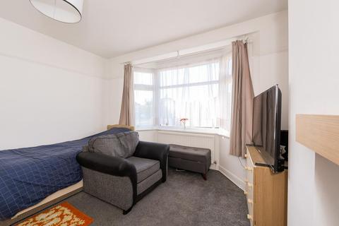 83 Ewell By Pass, Epsom, KT17 2PY