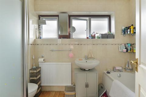 87 Forest Road, Paddock Wood, Tonbridge, TN12 6JX