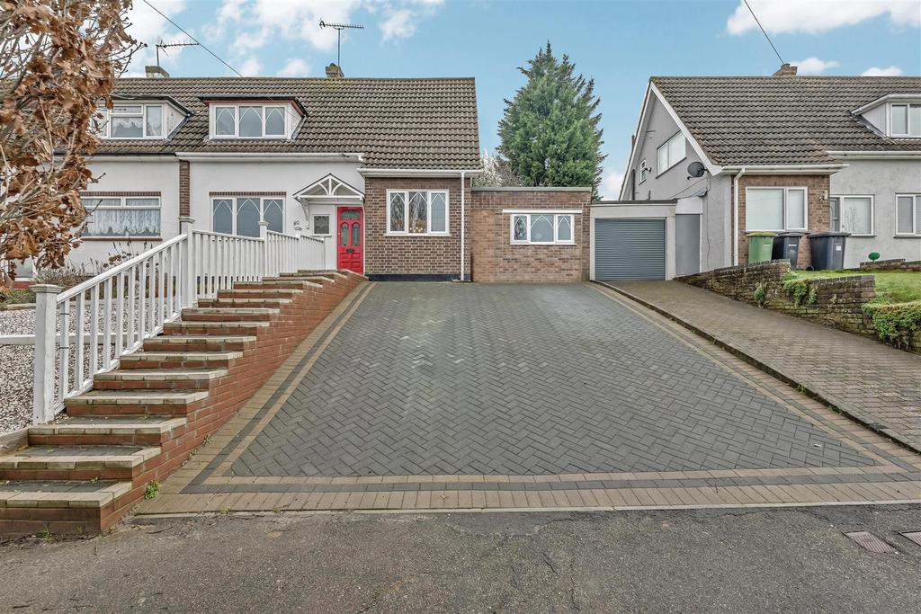 Love Lane, Rayleigh 3 bed semidetached house £395,000