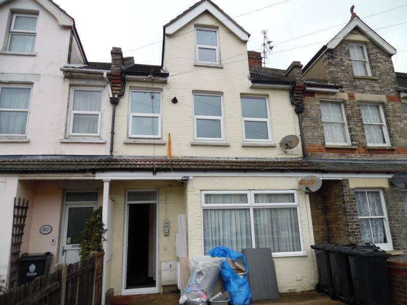Hayes Road, ClactononSea 2 bed flat £700 pcm (£162 pw)