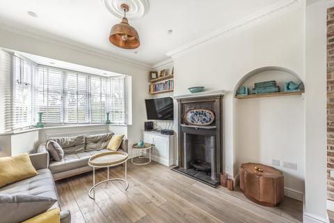 31 Hogarth Hill, London, NW11 6AY