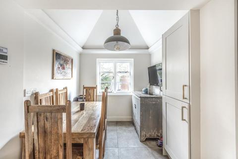 31 Hogarth Hill, London, NW11 6AY