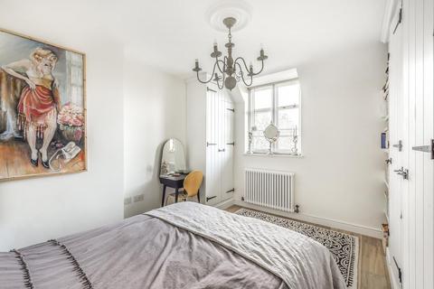 31 Hogarth Hill, London, NW11 6AY