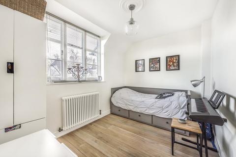 31 Hogarth Hill, London, NW11 6AY